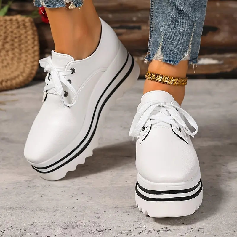 Effortless Sneakers With Sleek Design And Comfort 4