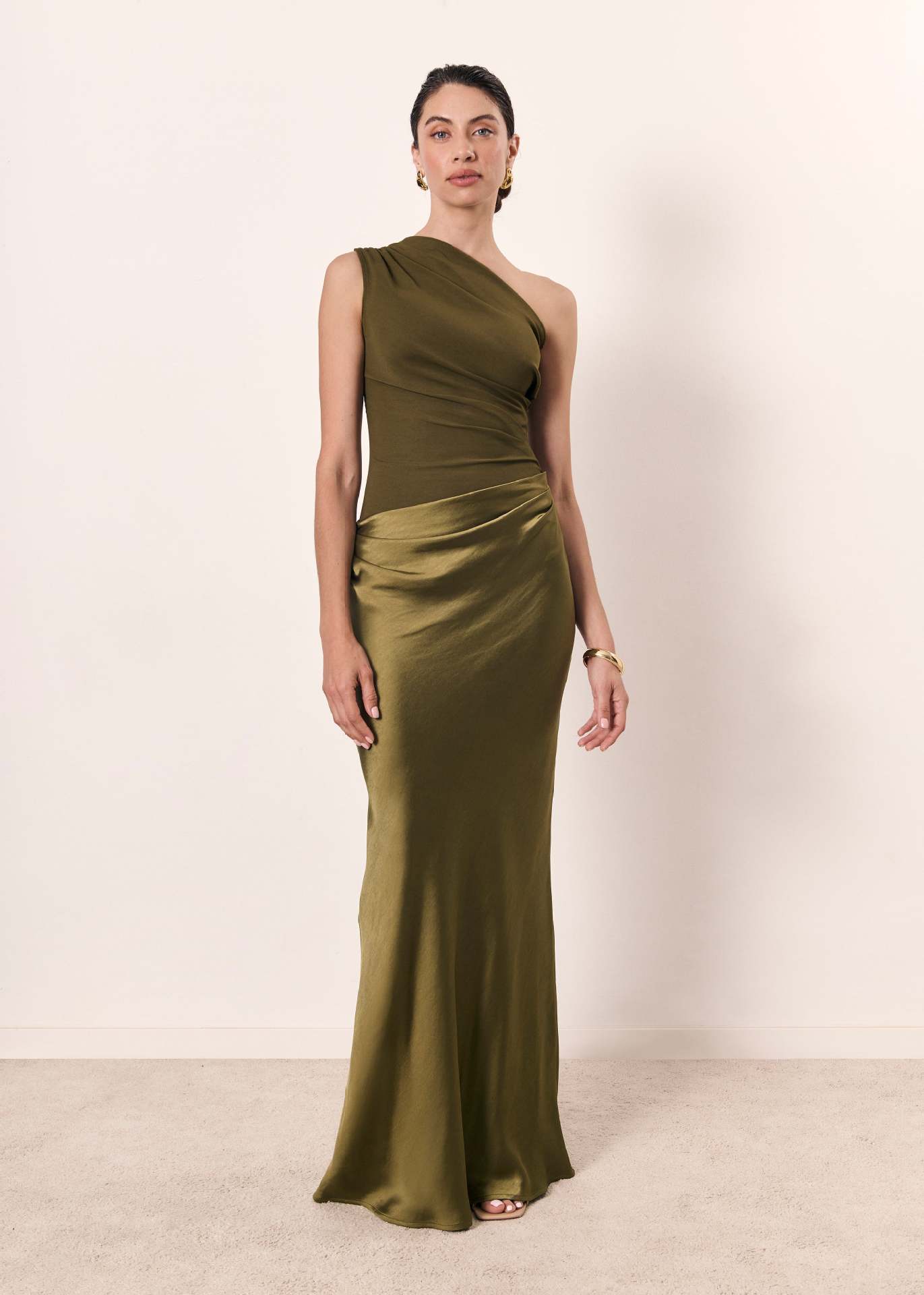 Elegant Maxi Dress With Flattering Waistline 6