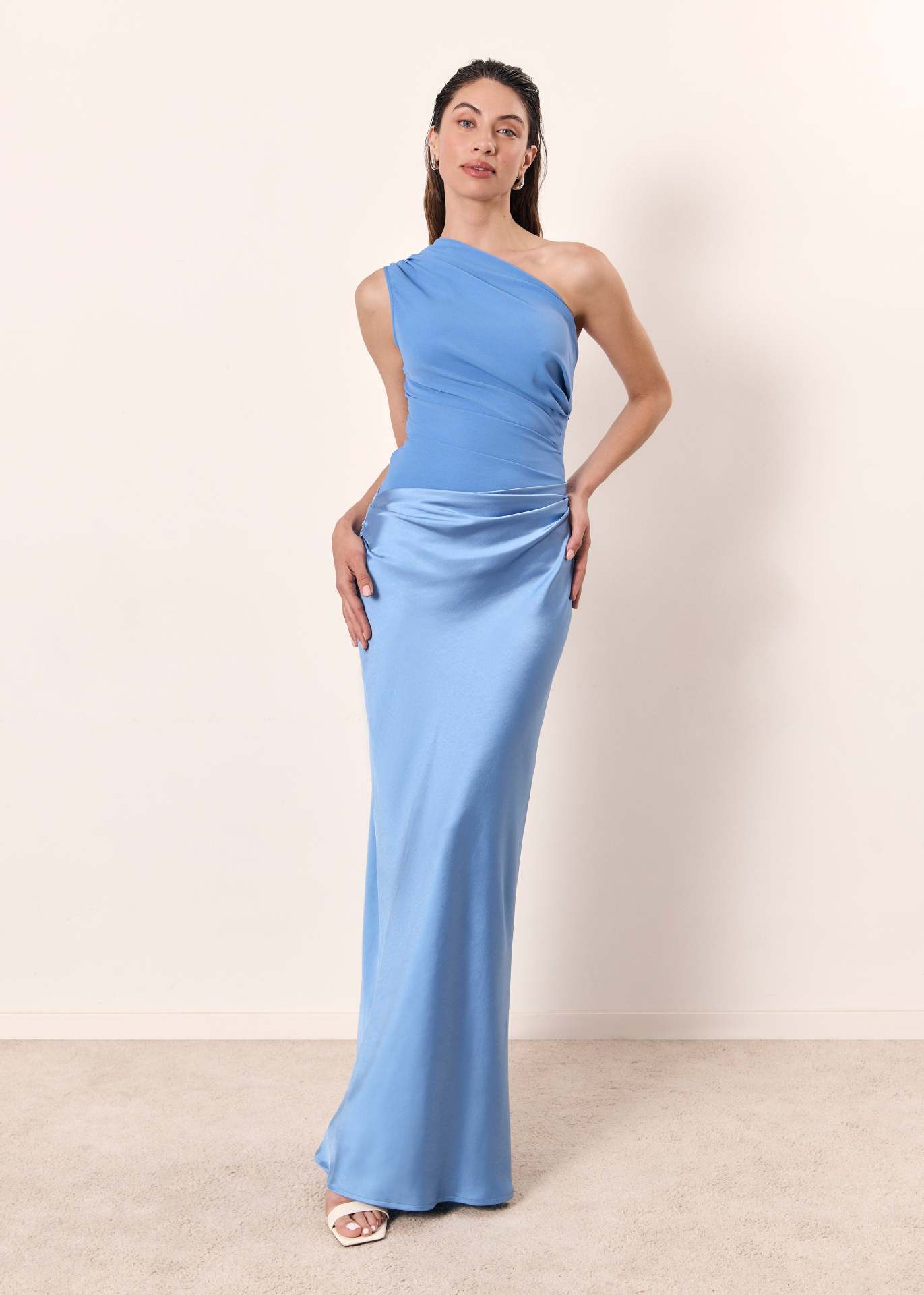 Elegant Maxi Dress With Flattering Waistline 7