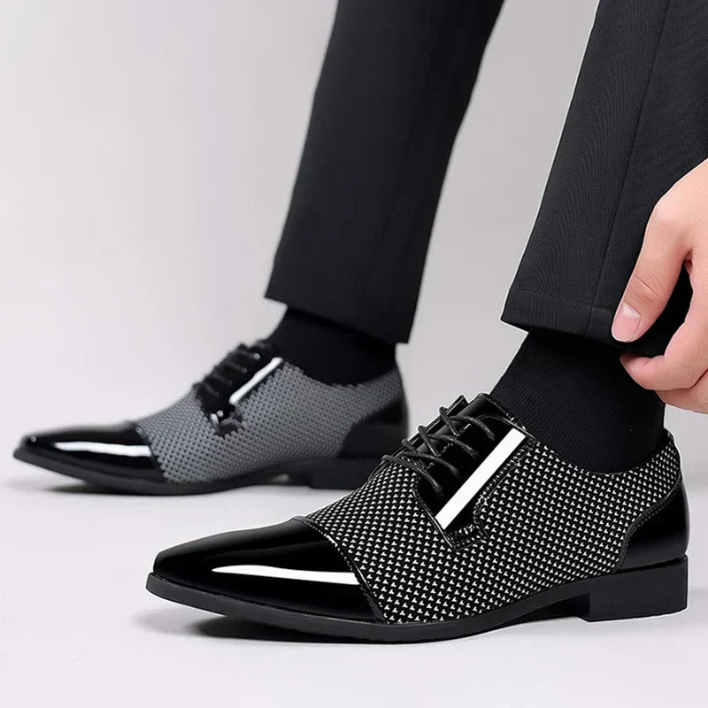 Elegant Men's Black Dress Shoes with Brogue Detail 0