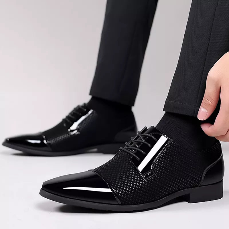 Elegant Men's Black Dress Shoes with Brogue Detail 2