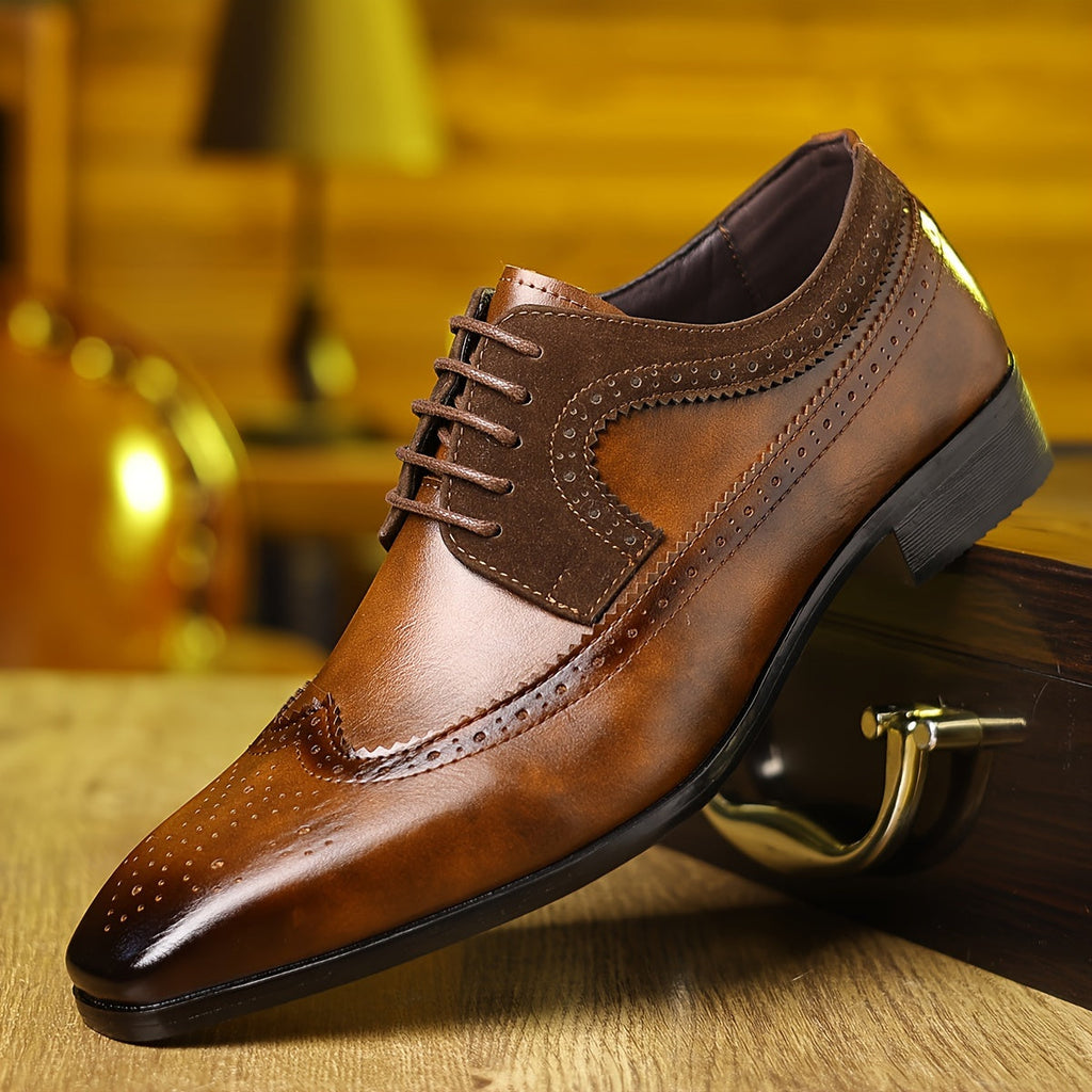 Elegant Two-Tone Oxford Shoes With Wingtip Design 0