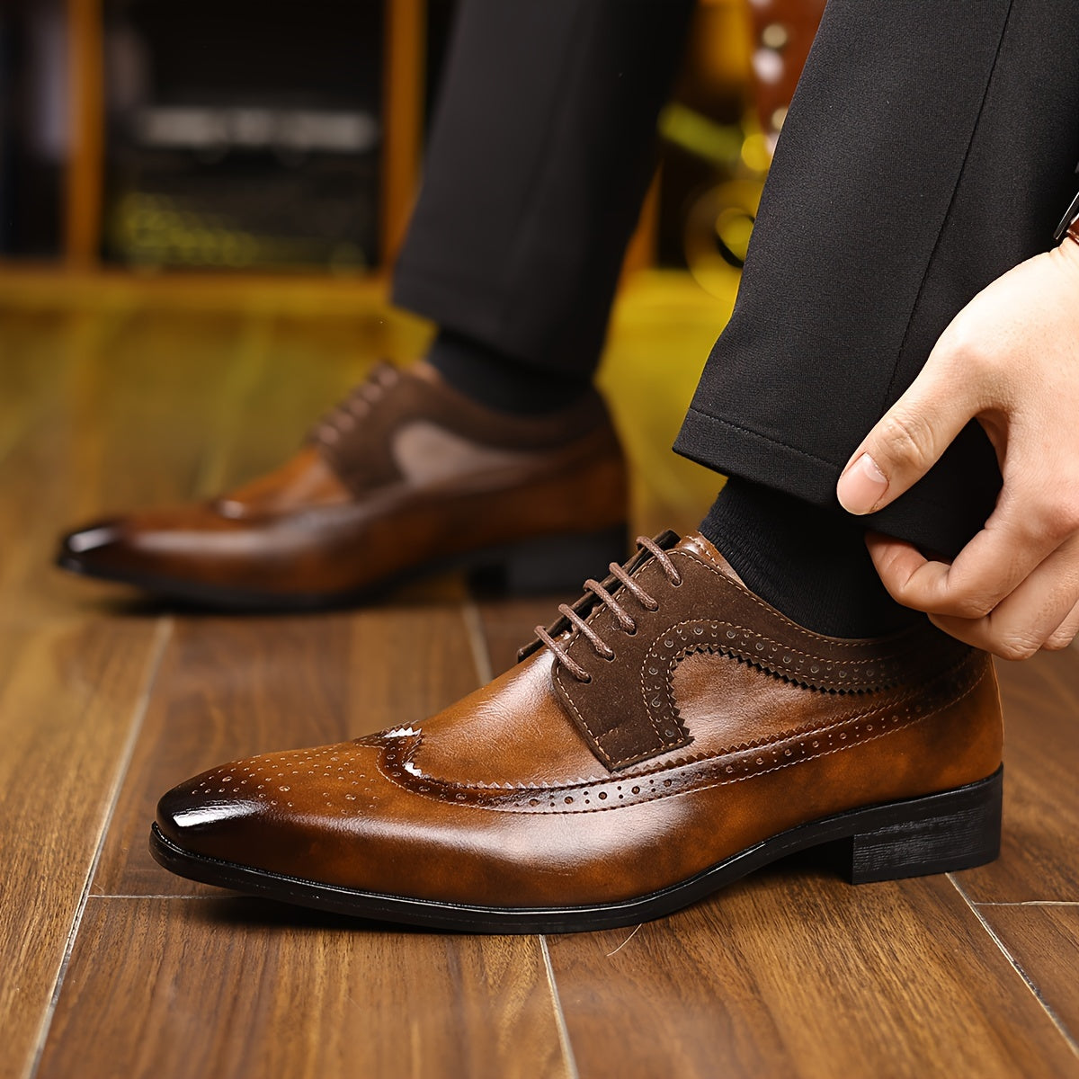 Elegant Two-Tone Oxford Shoes With Wingtip Design 2