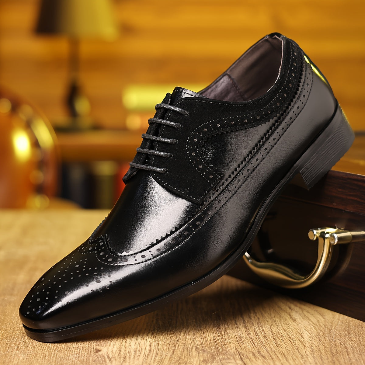 Elegant Two-Tone Oxford Shoes With Wingtip Design 4