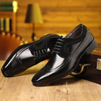Elegant Two-Tone Oxford Shoes With Wingtip Design 5