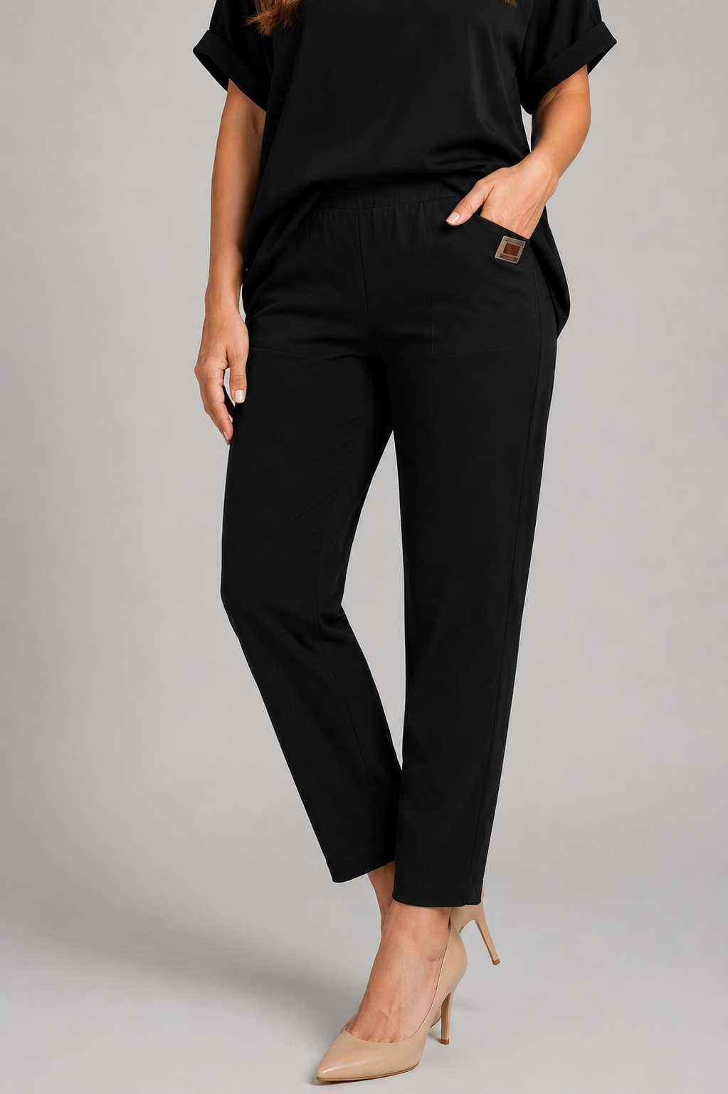Women's cotton trousers with a relaxed fit