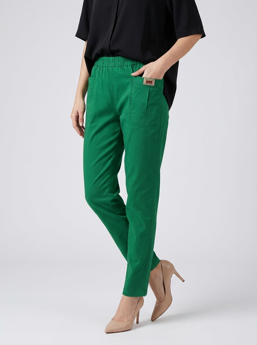 Women's cotton trousers with a relaxed fit